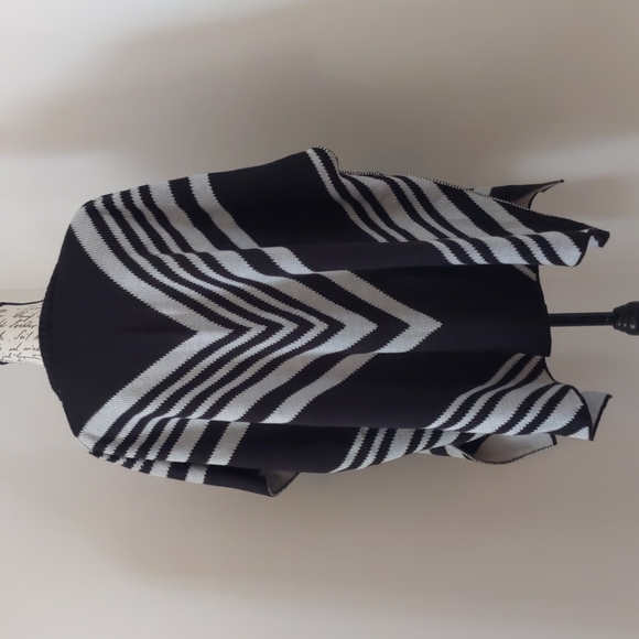 August Silk - Picture 2 of 9